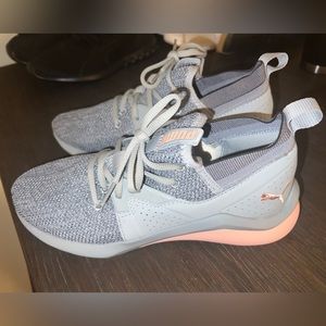 NWOT womens puma sneaker